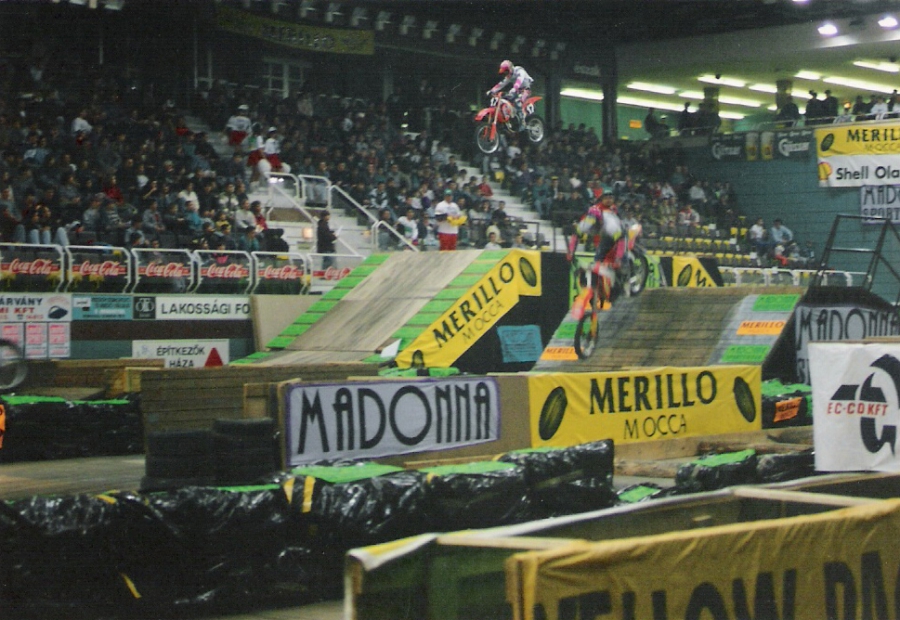 Teremcross a SYMA csarnokban SUPER MOTO-CROSS