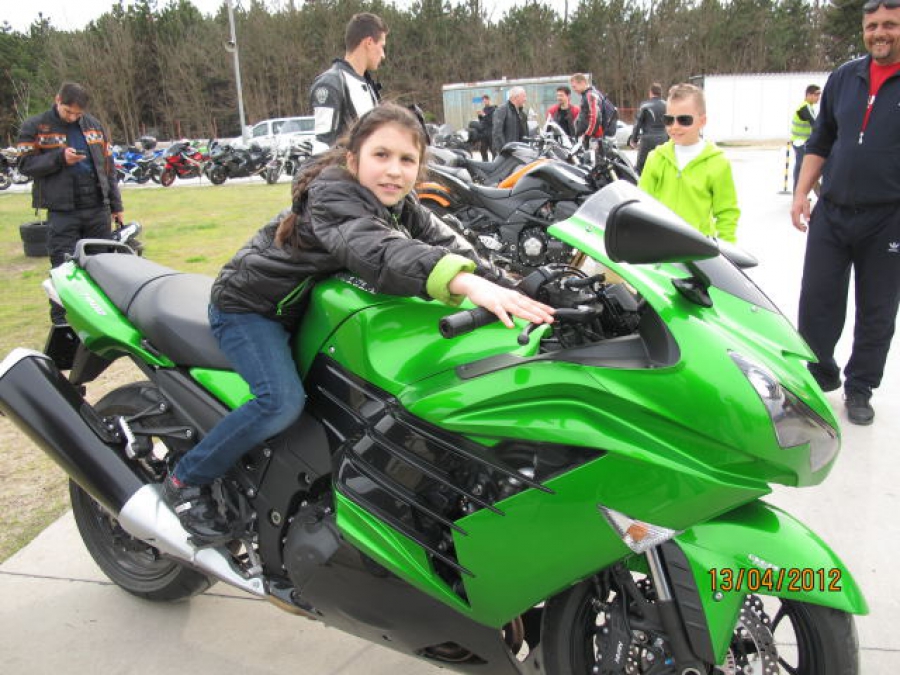 Kawasaki Tesztnap a Kakucs Ringen